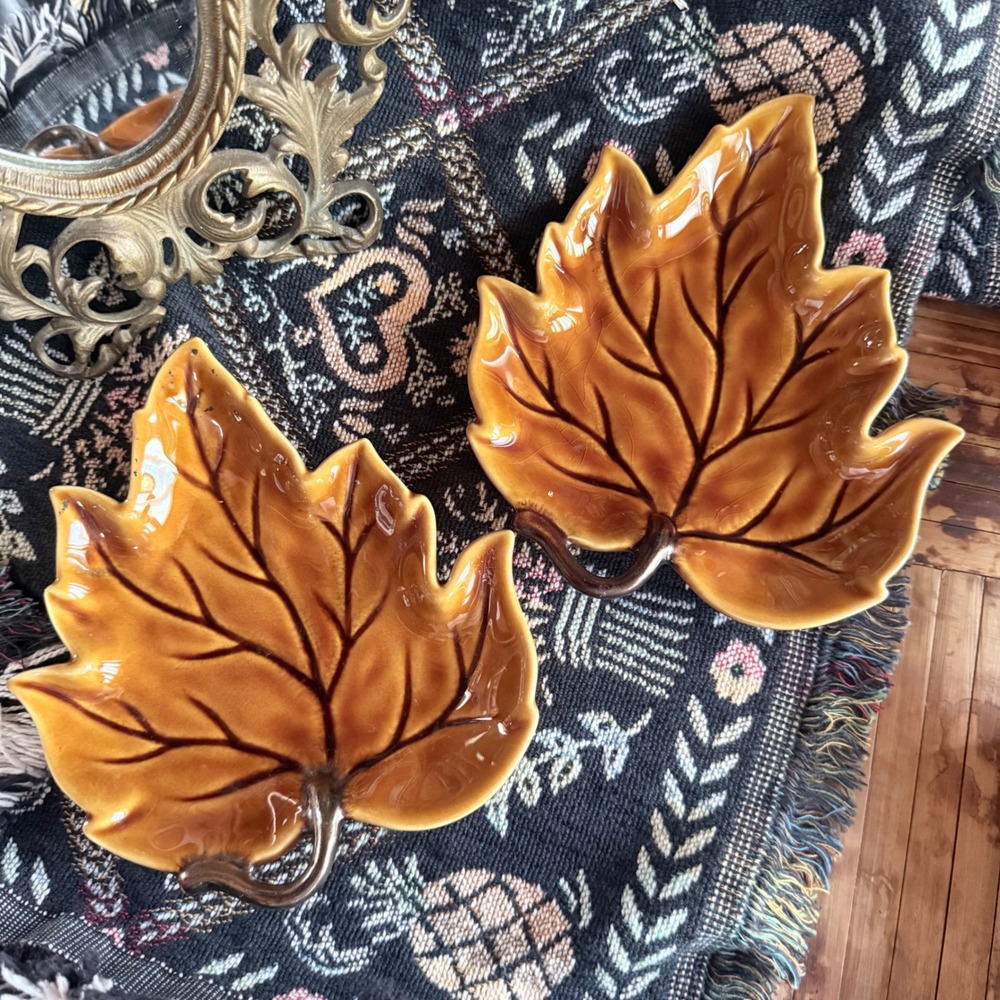 Tabletops Gallery Pair Honey Maple Leaf Shaped Dishes Ceramic Fall Thanksgiving